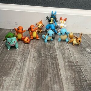 Pokémon battle figures